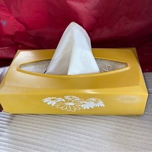 Vintage Tissue Box by Rubbermaid features groovy daisies 2 pieces no cracks #arm